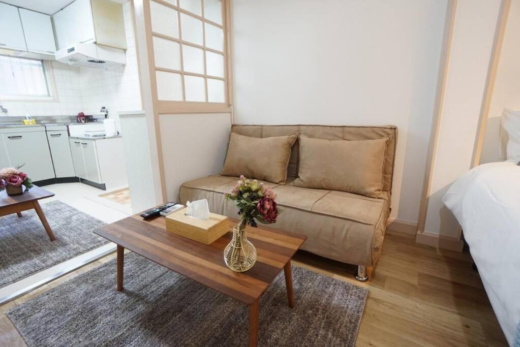 Apartment House White Mansion 201 *