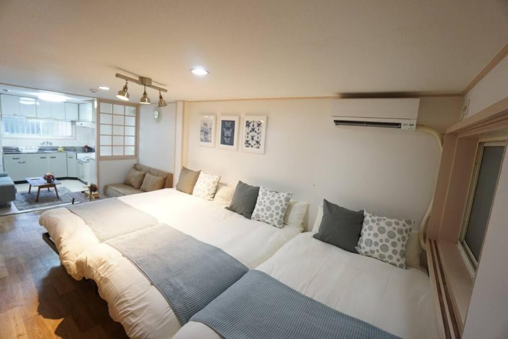Apartment House White Mansion 201 *